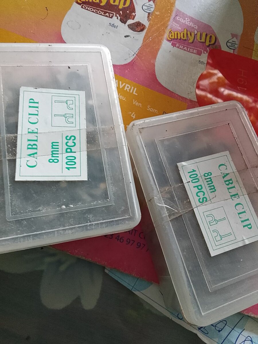Clips de câble 8mm (100 pcs)