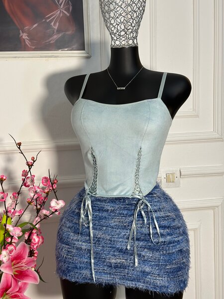 Haut velour, élégante femme