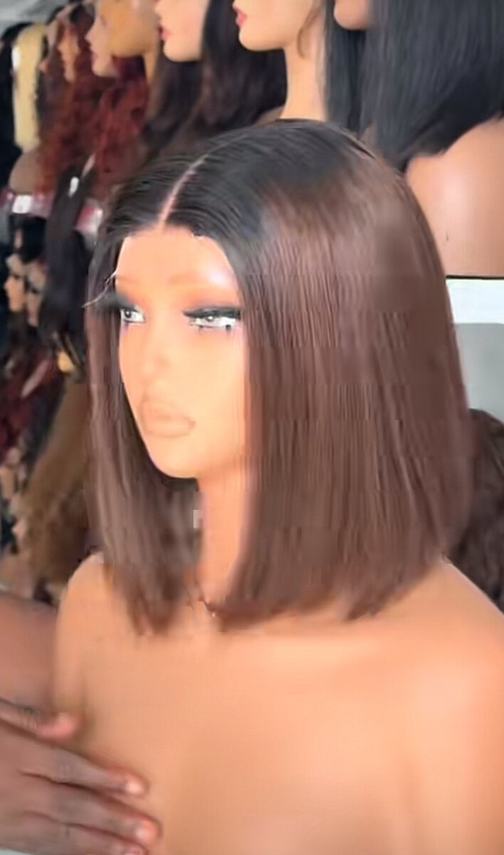 Perruque Carrée Brune Naturelle