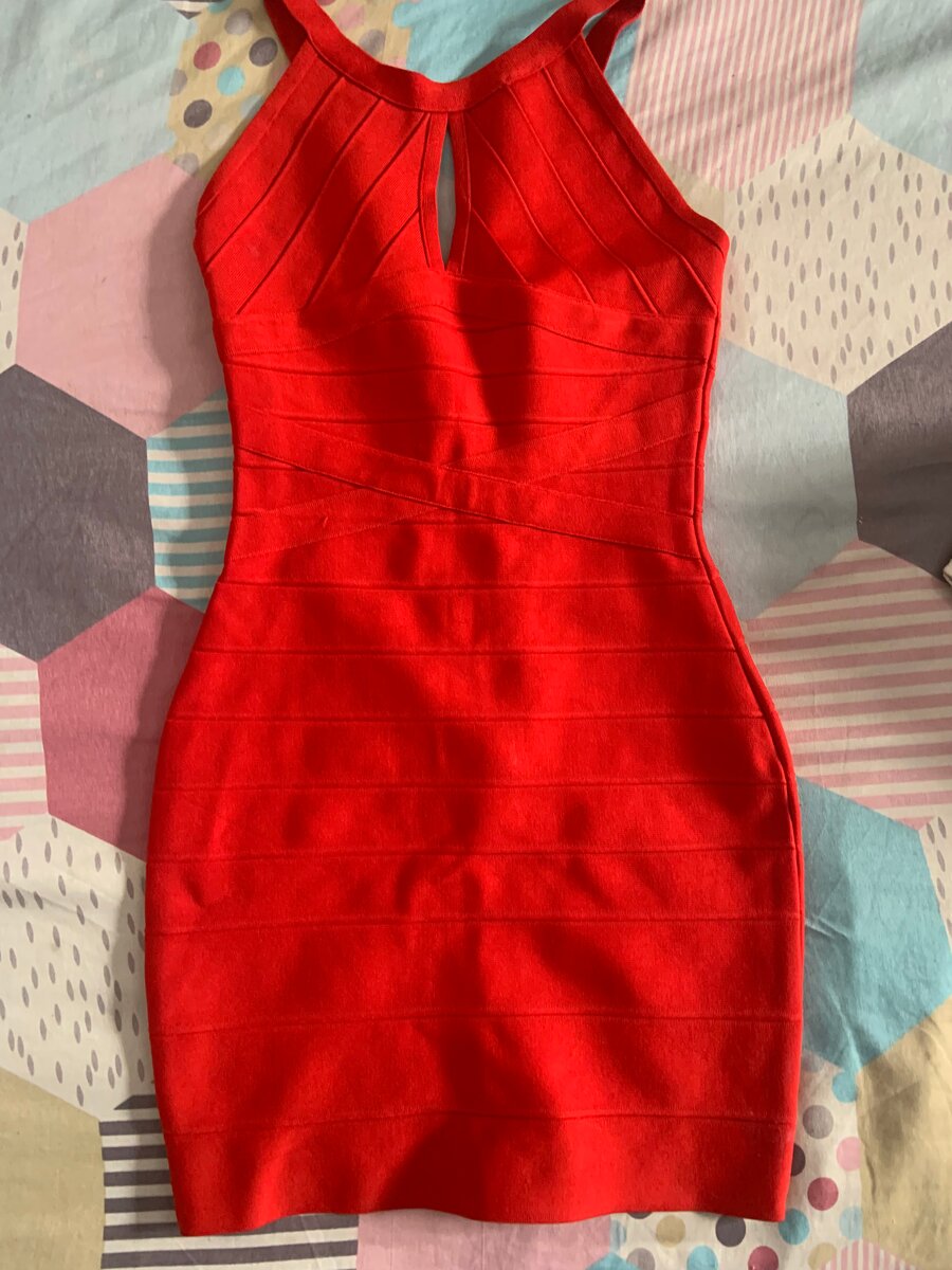 Robe Bandage Rouge Élégante