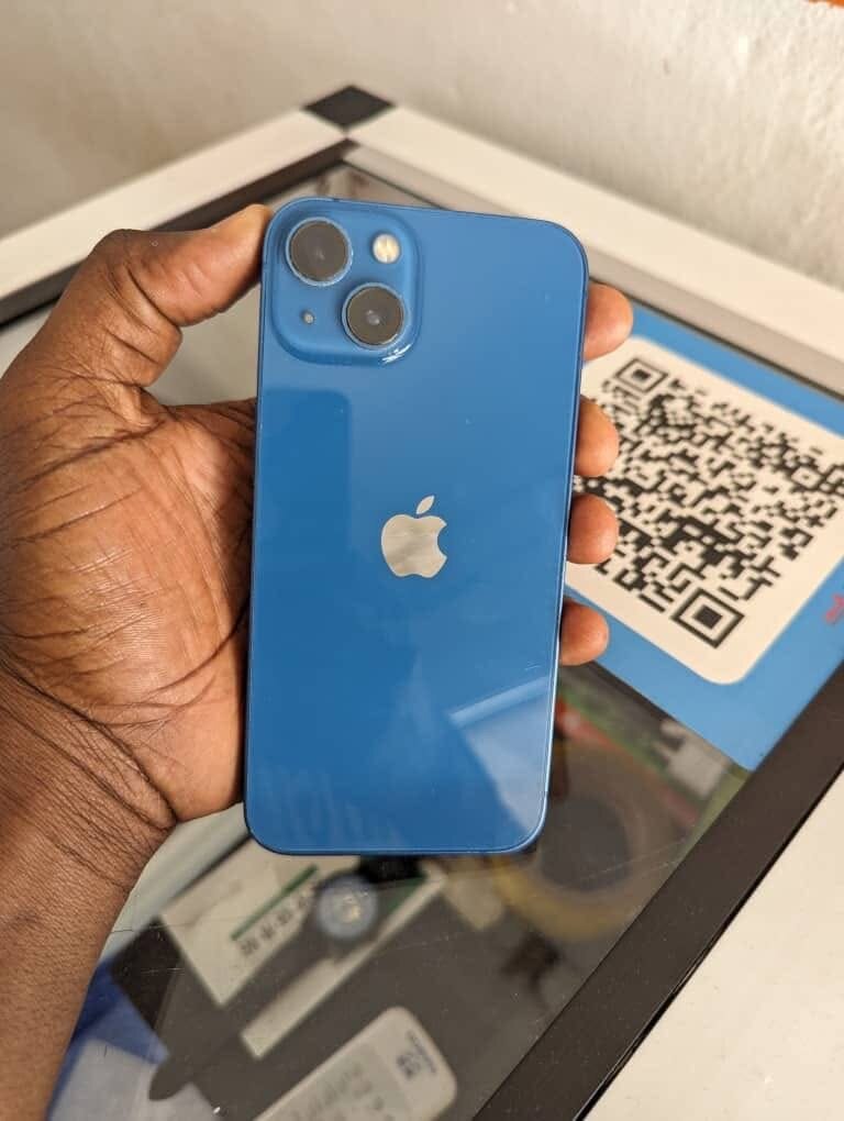 Smartphone iPhone bleu 128 Go