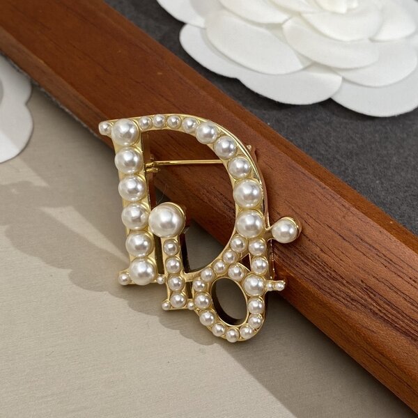 Broche élégante perles dorée