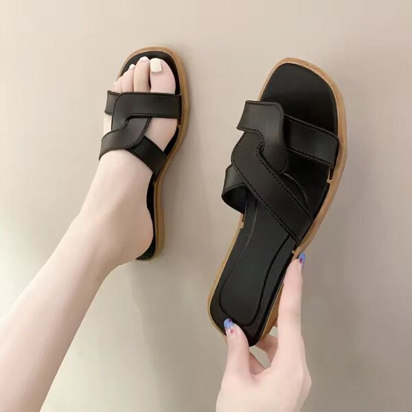 Sandales en plastique