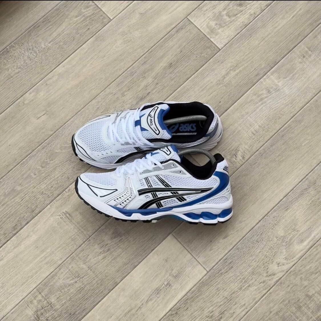 Chaussures de course légères