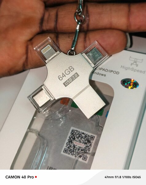 64 GB - Clé USB 3.0 (4 EN 1)