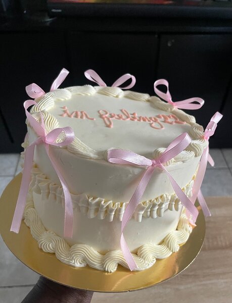 Gâteau festif décoré rubans