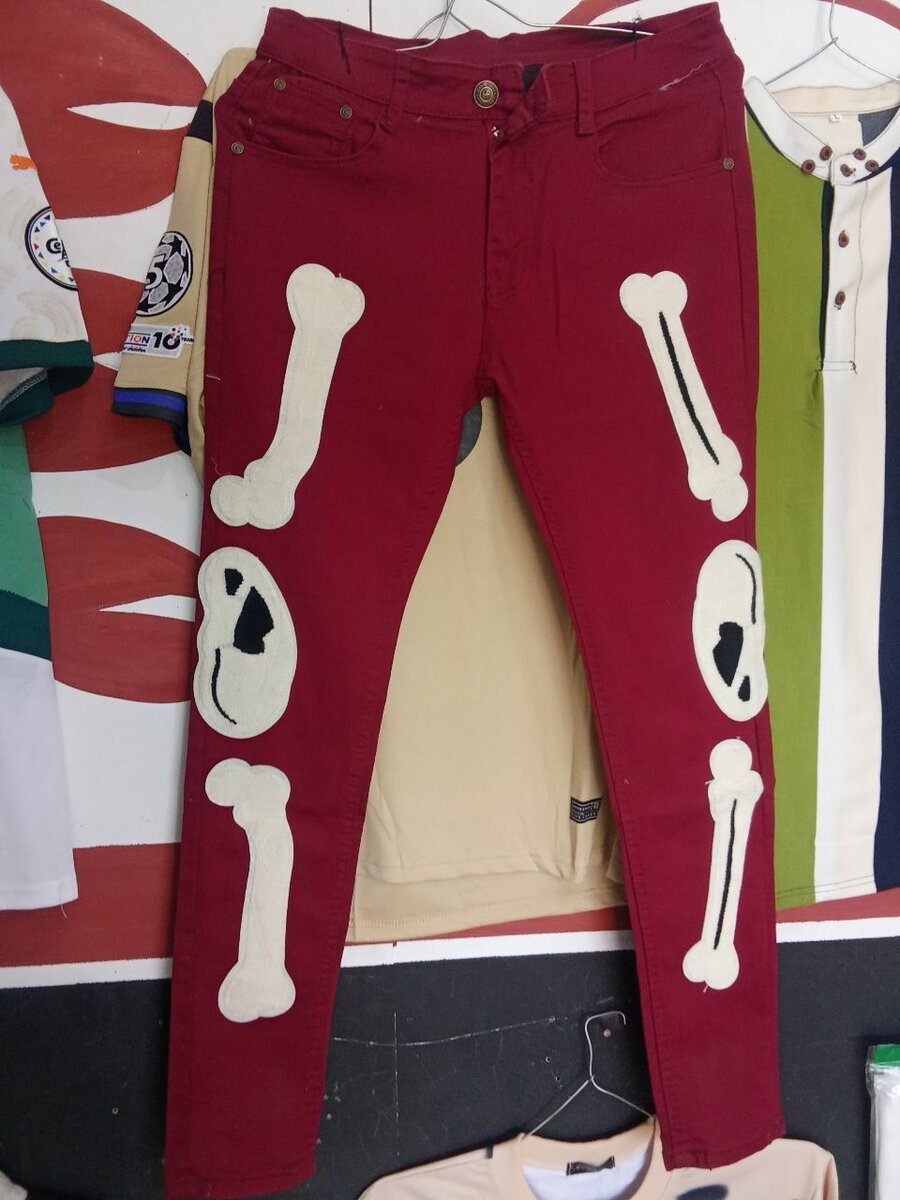 Pantalon à motif squelettique