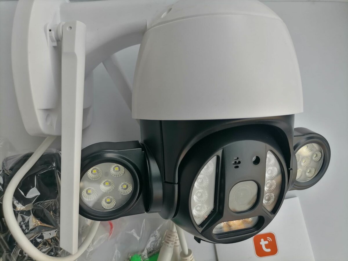 Ptz camera with Floodlight Security