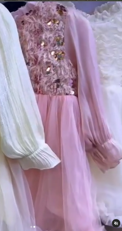 Красивое розовое платье для девочек. 