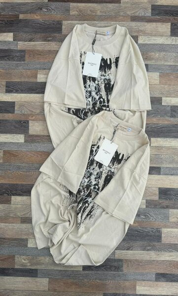 Robe beige avec motif abstrait