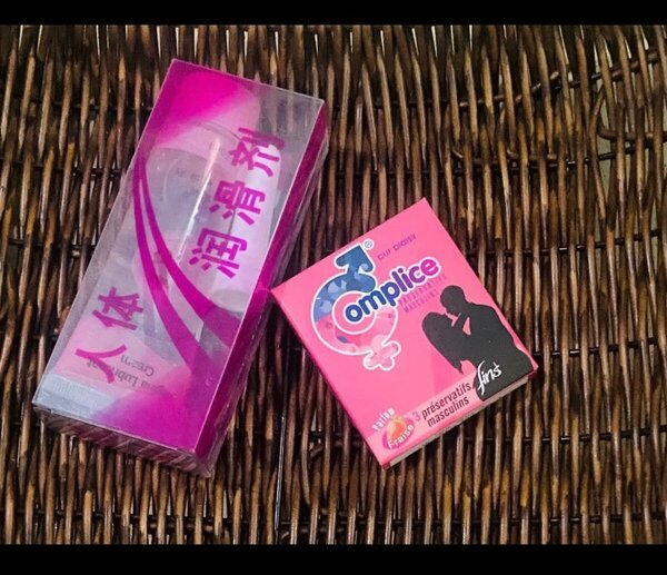 3 Préservatifs + 1 lubrifiant