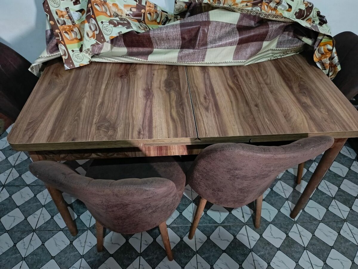 Table à manger élégante