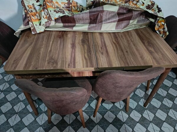 Table à manger élégante