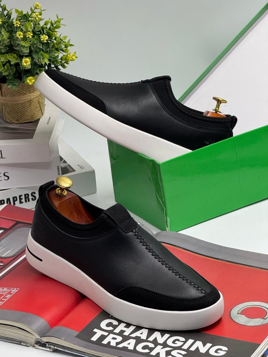 TIMBERLAND BLACK AND WHITE