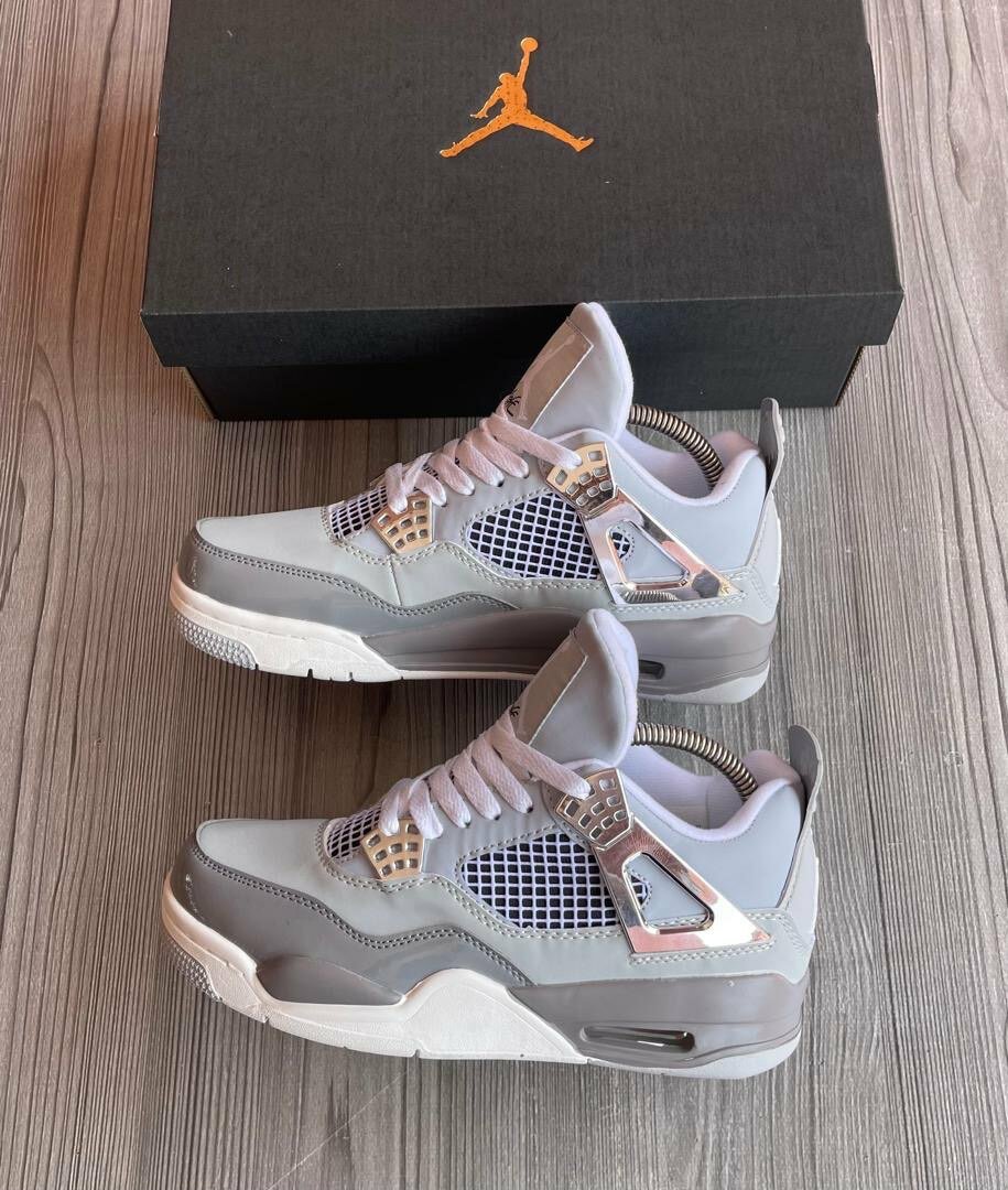 AIR JORDAN 4