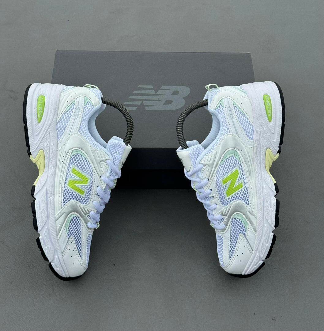 Chaussures de sport blanches élégantes