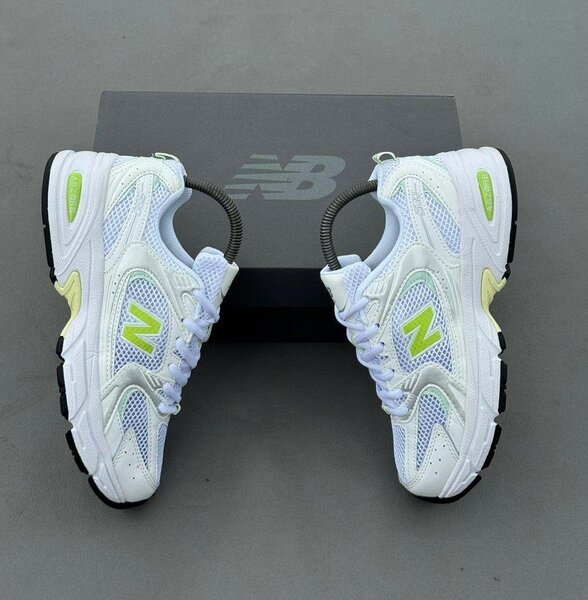 Chaussures de sport blanches élégantes