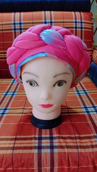 Turban en satin coloré