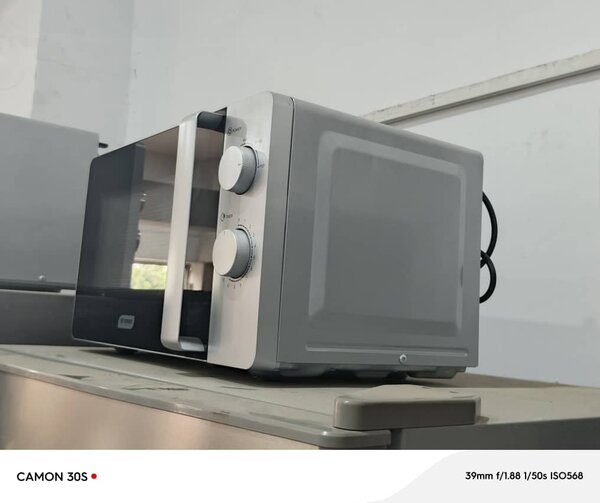 Micro-ondes compact élégant