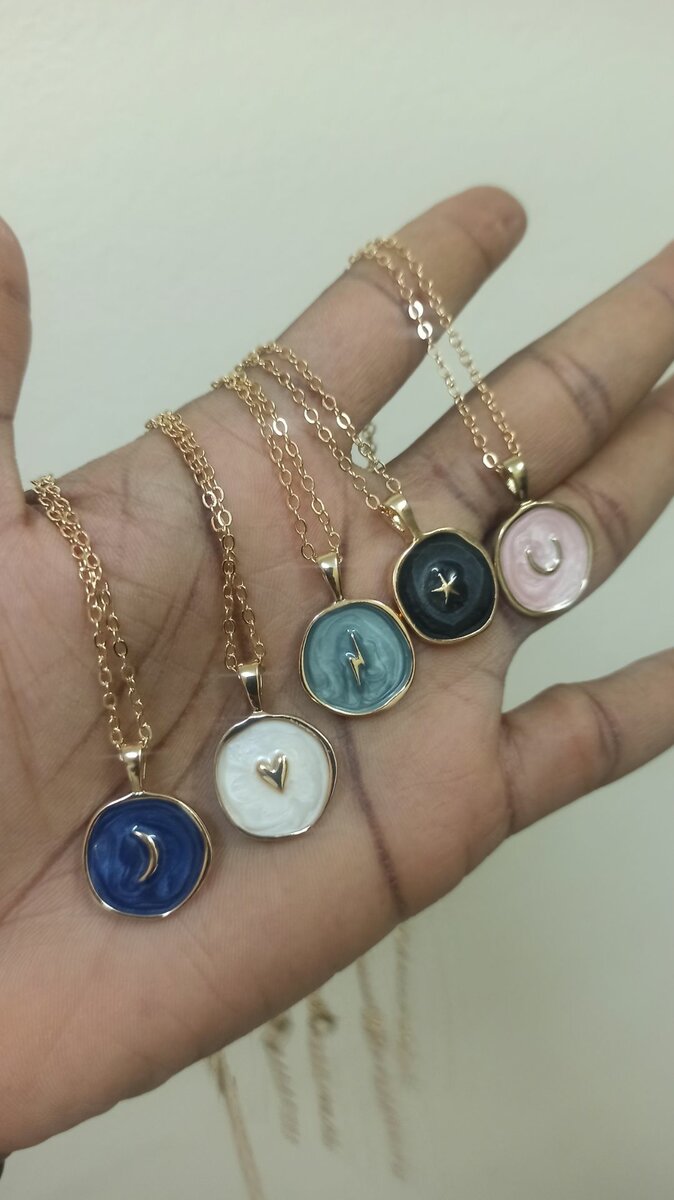 Pendentif Médaillon en céramique doré