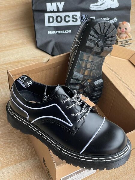 DR MARTENS
