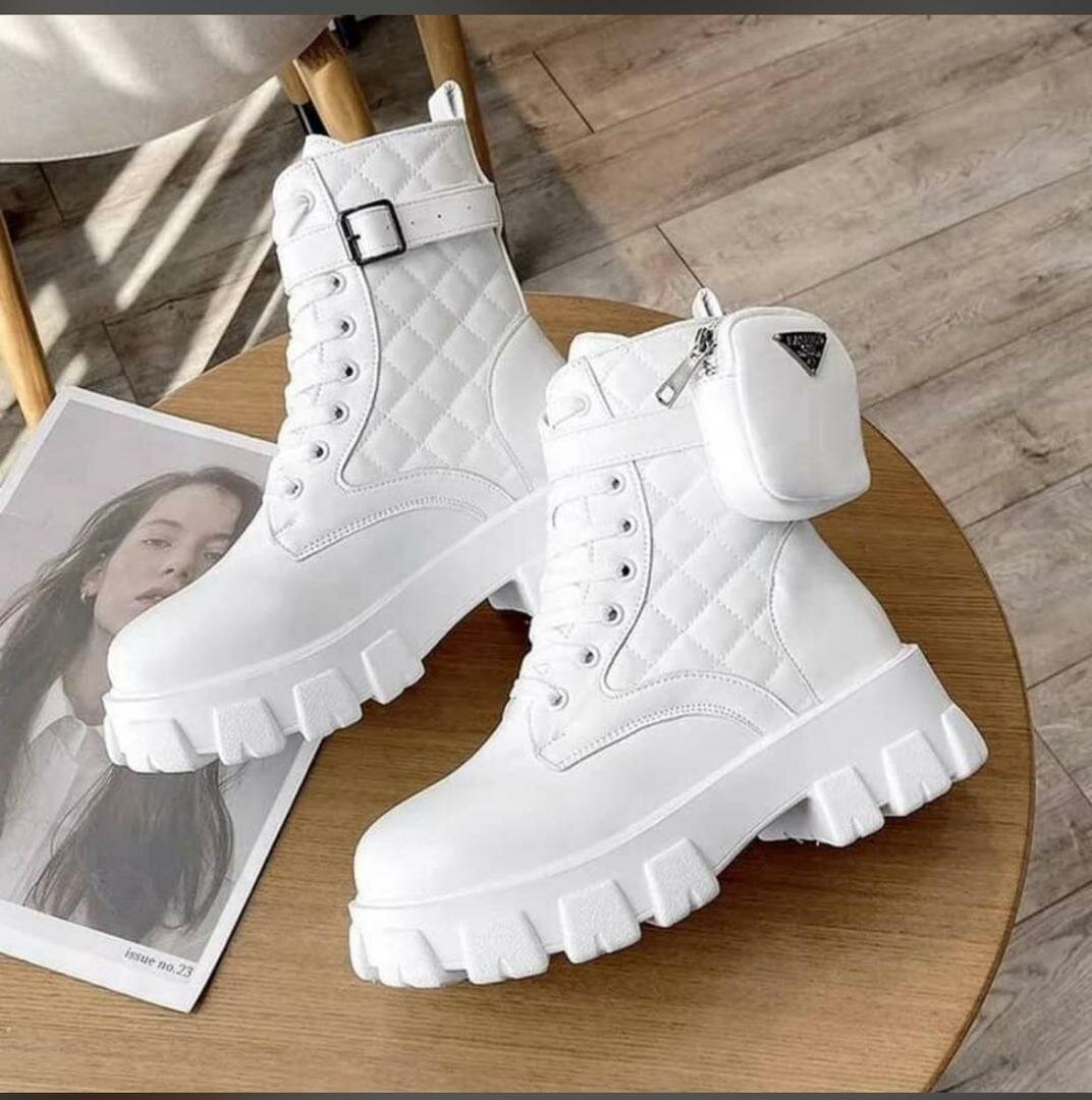 Bottes de combat blanches élégantes