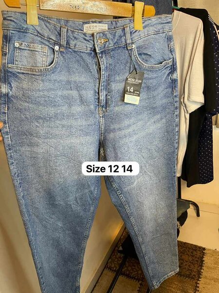 Wide-leg Jeans and boyfriend Jeans