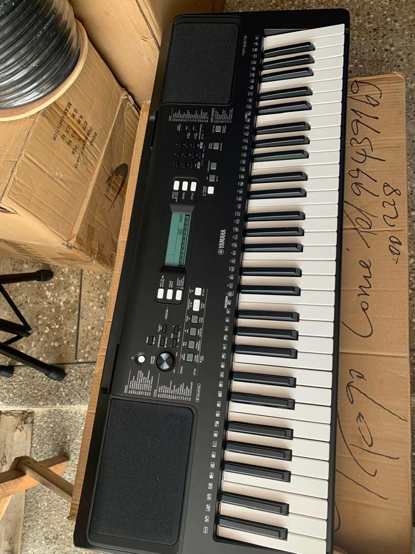 Yamaha PSR-E373