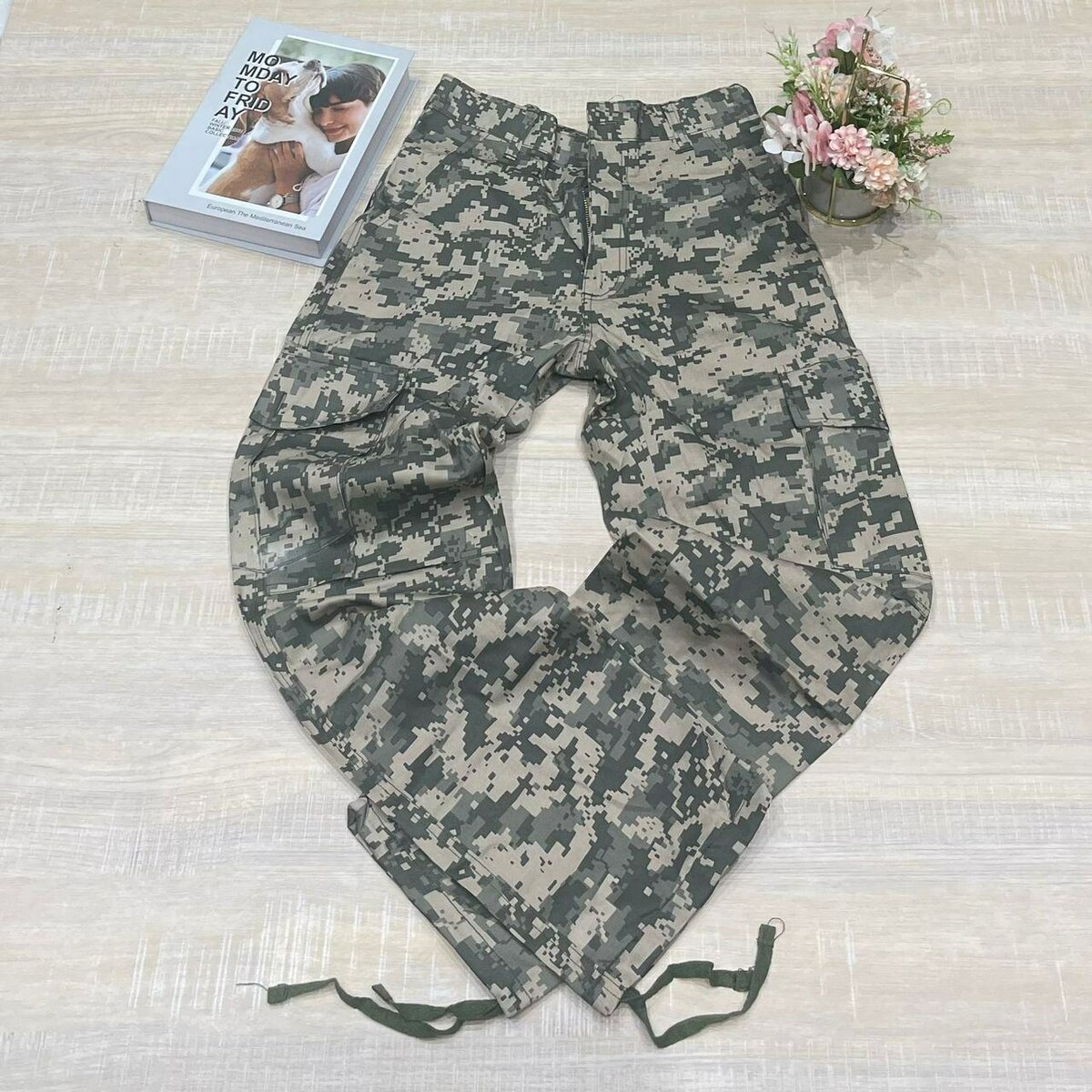Solid camouflage joggers