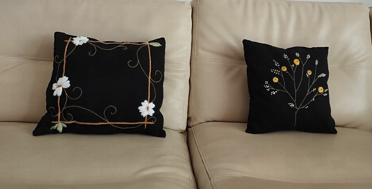 Coussins brodés à la main noir