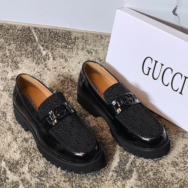 Mocassins Gucci en cuir noir