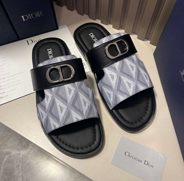Sandale Christian Dior ( original dans carton)