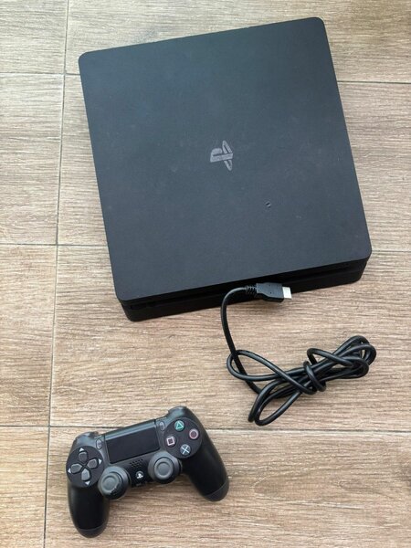 Sony PlayStation 4 slim