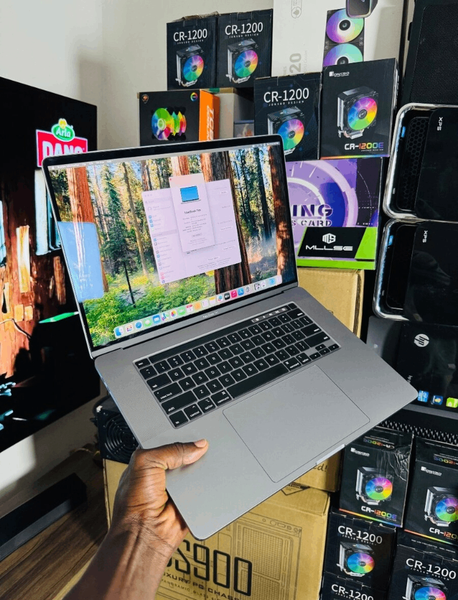 Apple MacBook Pro 2019 i7 Retina Display..