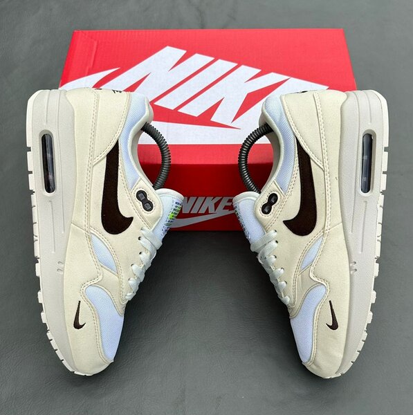 Baskets Nike Air Max Blanc Cassé
