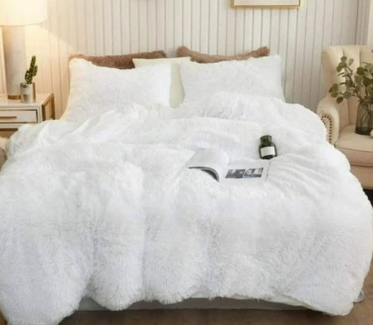 5 pieces 1 fluffy duvet cover 2 pillow cases 1 love pillow 1 bedsheet