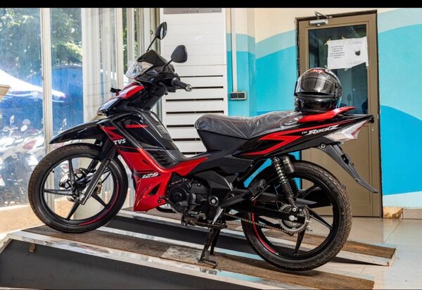 Moto Sportive TVS Rouge