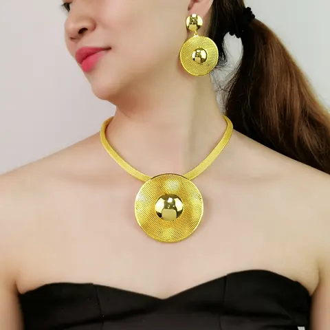 Chaîne et boucles d'oreilles C