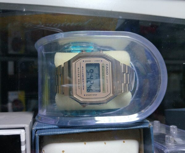Montre numérique en acier inoxydable