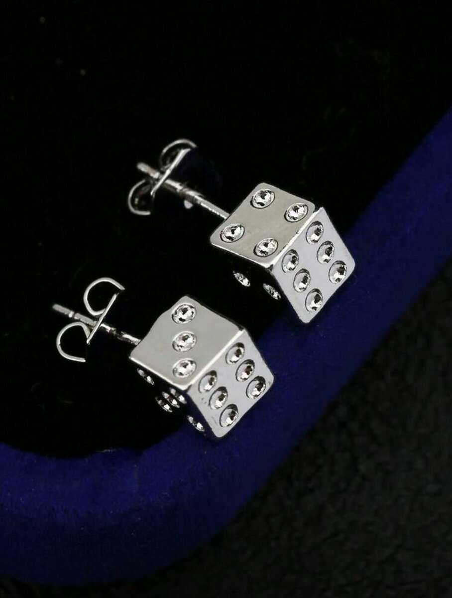 Boucles d'oreilles dés argentées