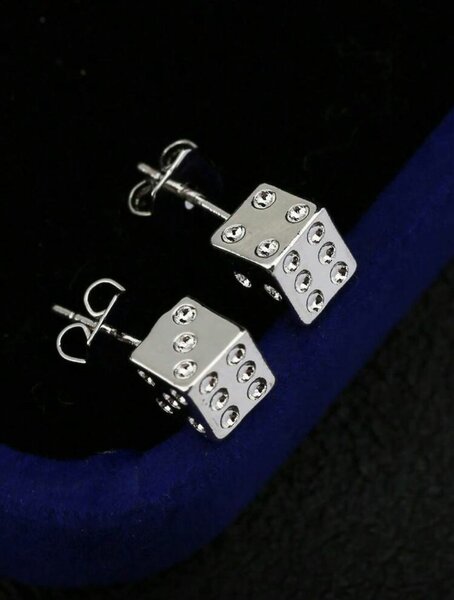 Boucles d'oreilles dés argentées