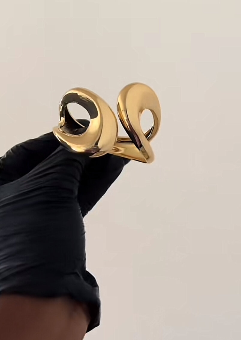 Bracelet doré sculptural