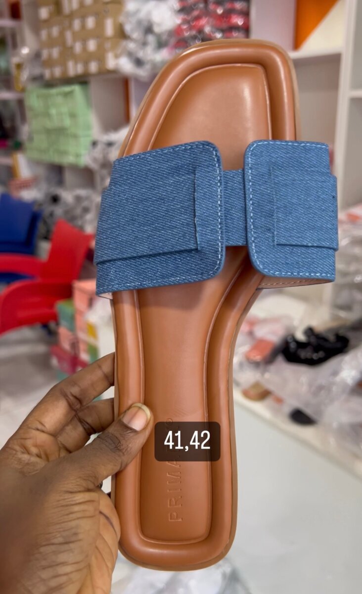 Leather flip flops in colors