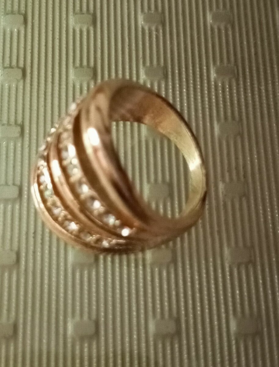 Elegant ring