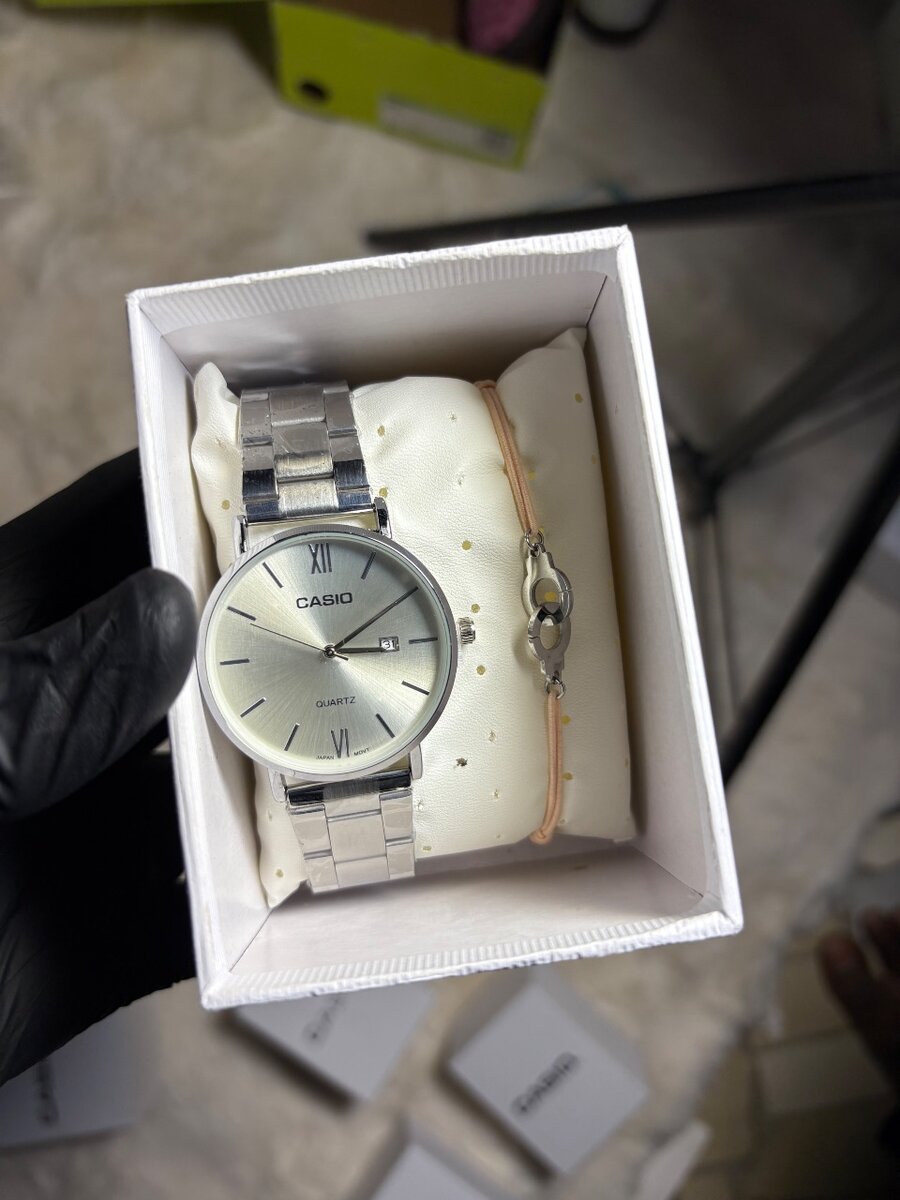 Montre Casio élégante argentée