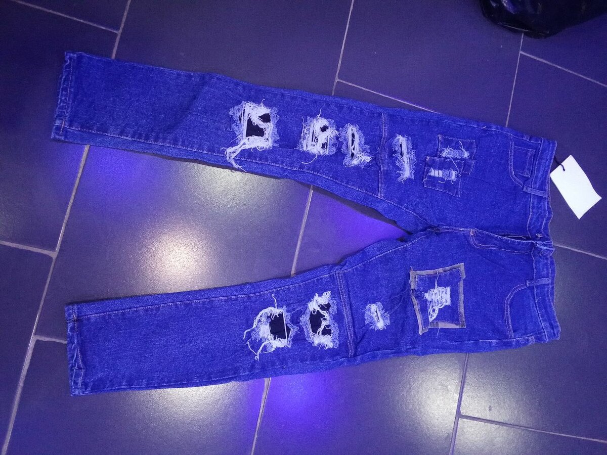 Jeans déchirés tendance