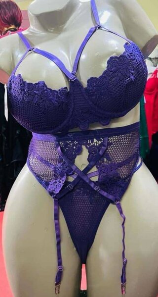 Ensemble lingerie dentelle violet