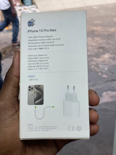 Chargeur iPhone 15 original