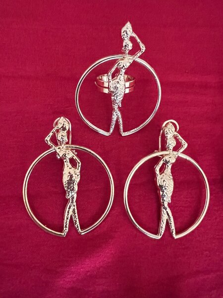 Elegant Gold Earrings set