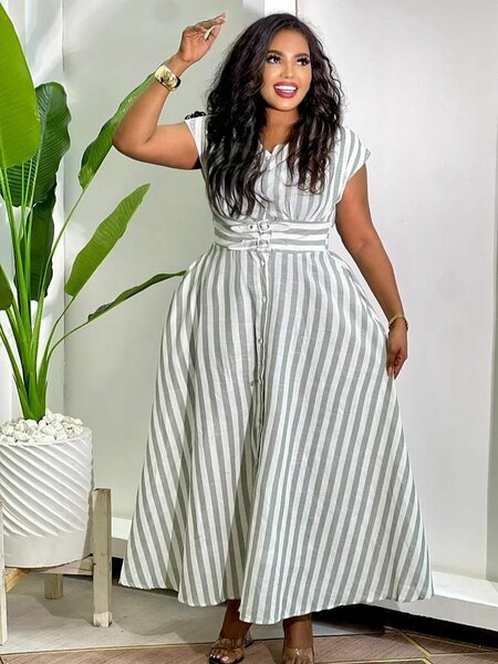 Robe longue rayée élégante